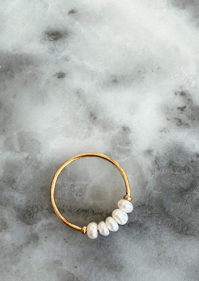 Mini pearl ring